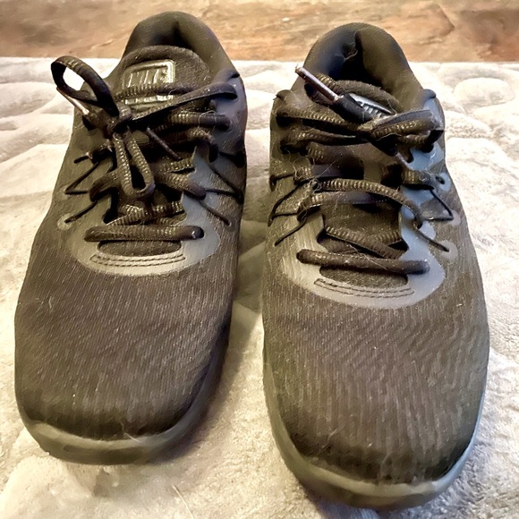 Nike running shoes - Picture 2 of 3